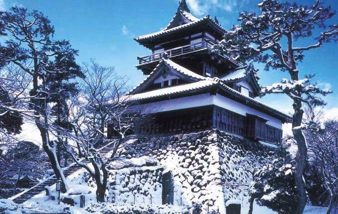 Burg Maruoka im Schnee