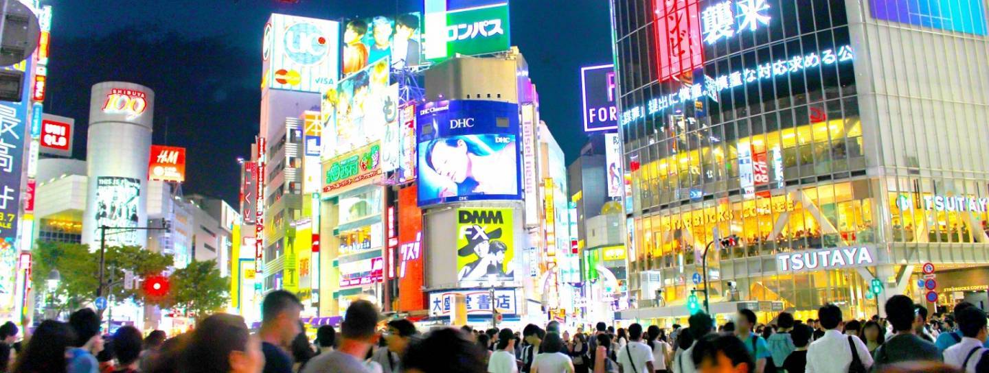 Shibuya-Kreuzung bei Nacht