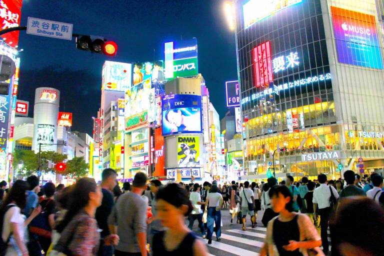 Shibuya-Kreuzung bei Nacht