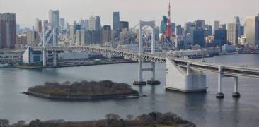 Ansicht auf Rainbow Bridge bei Tag