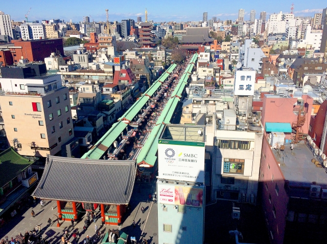 Die Nakamise-dori in Asakusa von oben