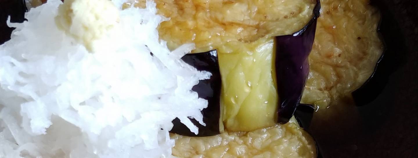 Frittierte Aubergine mit Dashi-Sauce