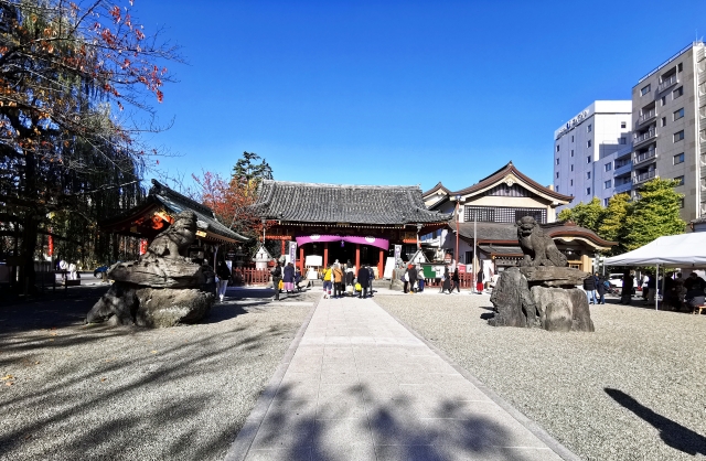 Auf dem Gelände des Asakusa-Schreins