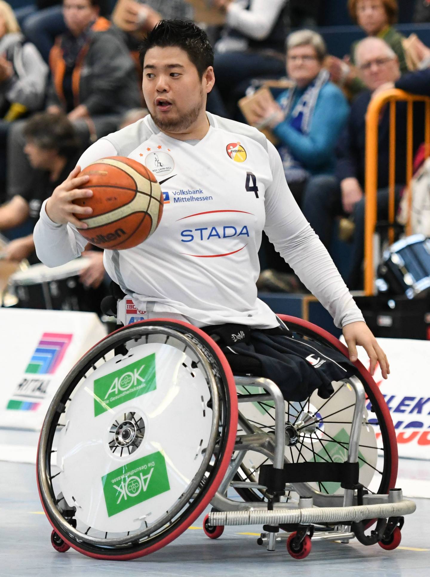 Kōzai Hiroaki während eines Rollstuhlbasketballspiels