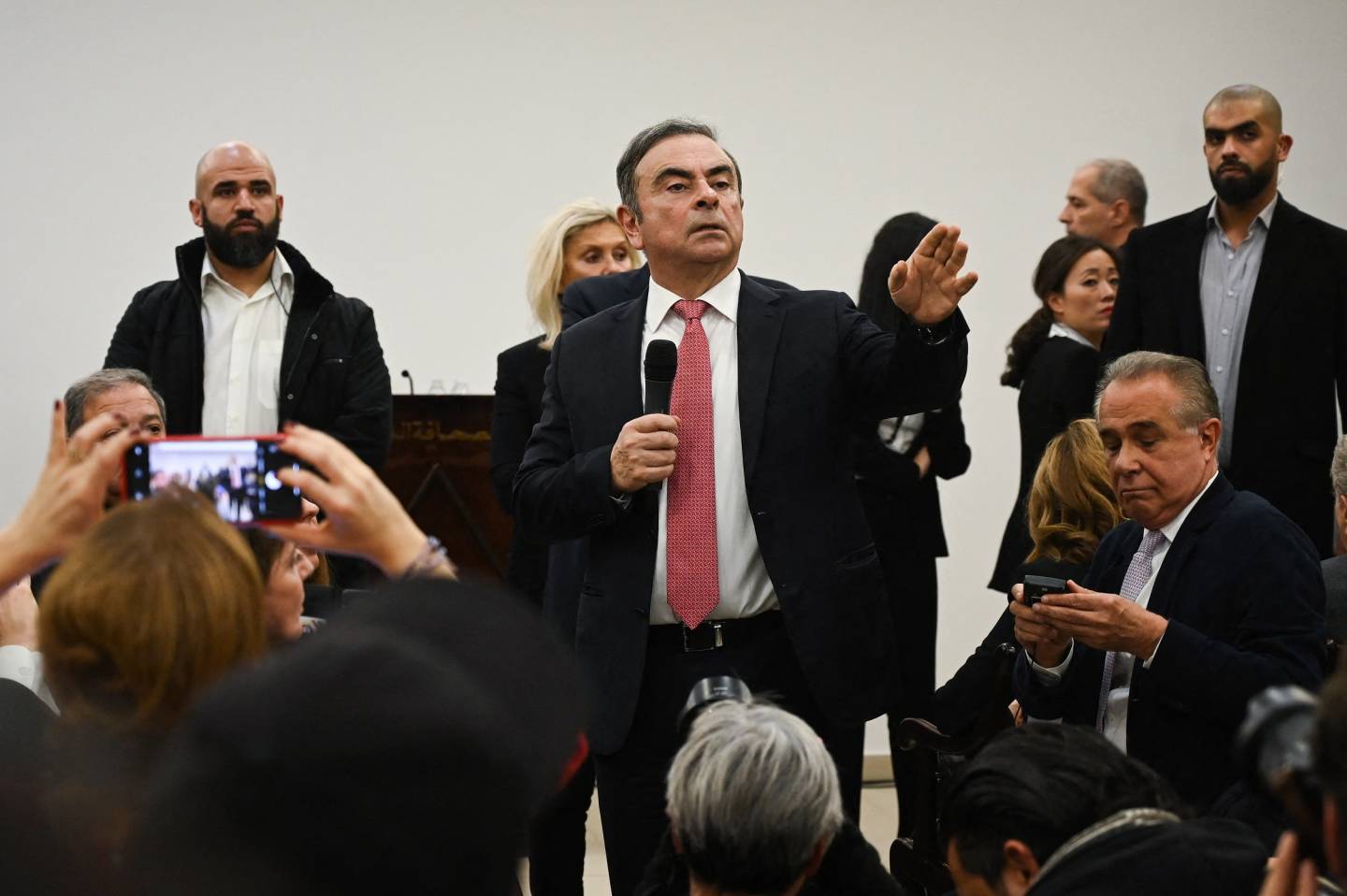 Carlos Ghosn bei einer Pressekonferenz im Libanon