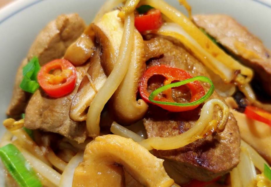 Gebratene Kalbsleber und Gemüse in Misosauce | JAPANDIGEST