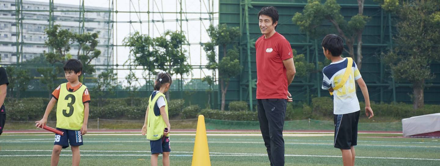Trainer Asahara Nobuharu beim Staffellauftrainung