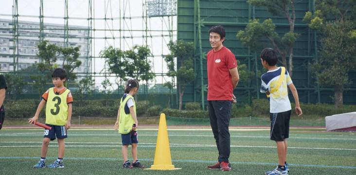 Trainer Asahara Nobuharu beim Staffellauftrainung