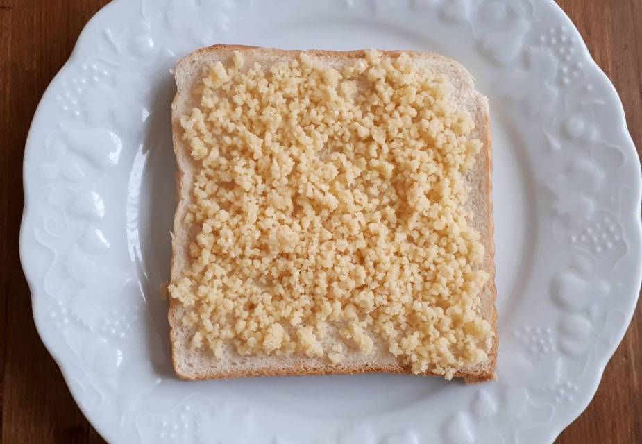 Käse-Miso-Toast vor dem Backen