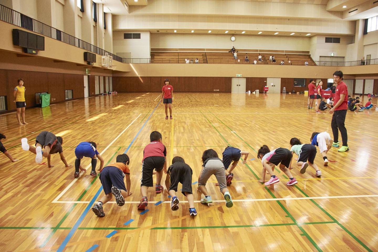 Trainer Asahara Nobuharu triniert die Jugend