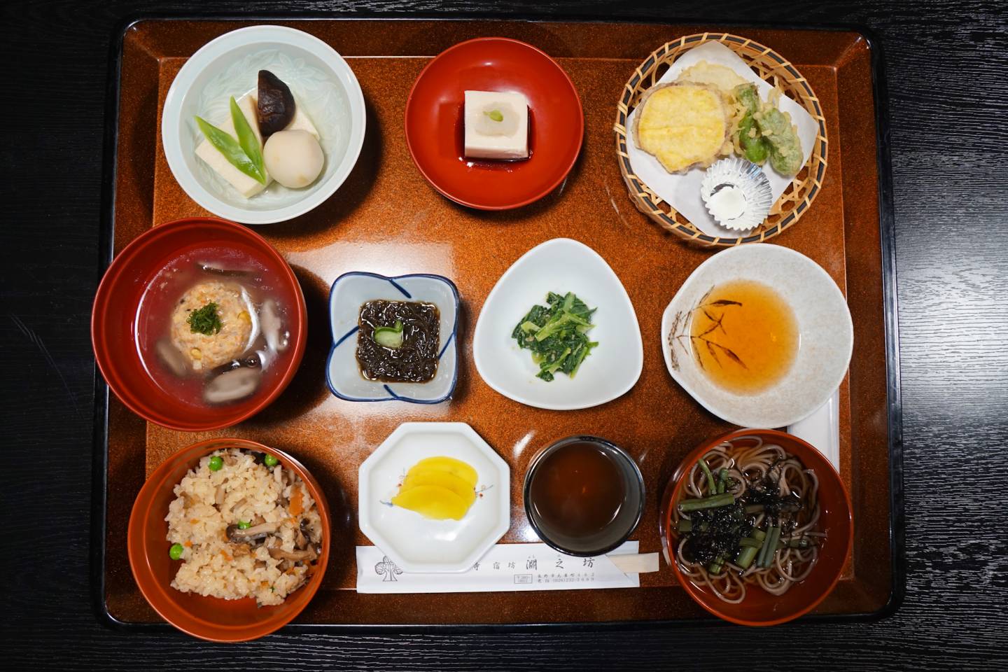 Buddhistisches Mittagessen im Restaurant Fuchinobo