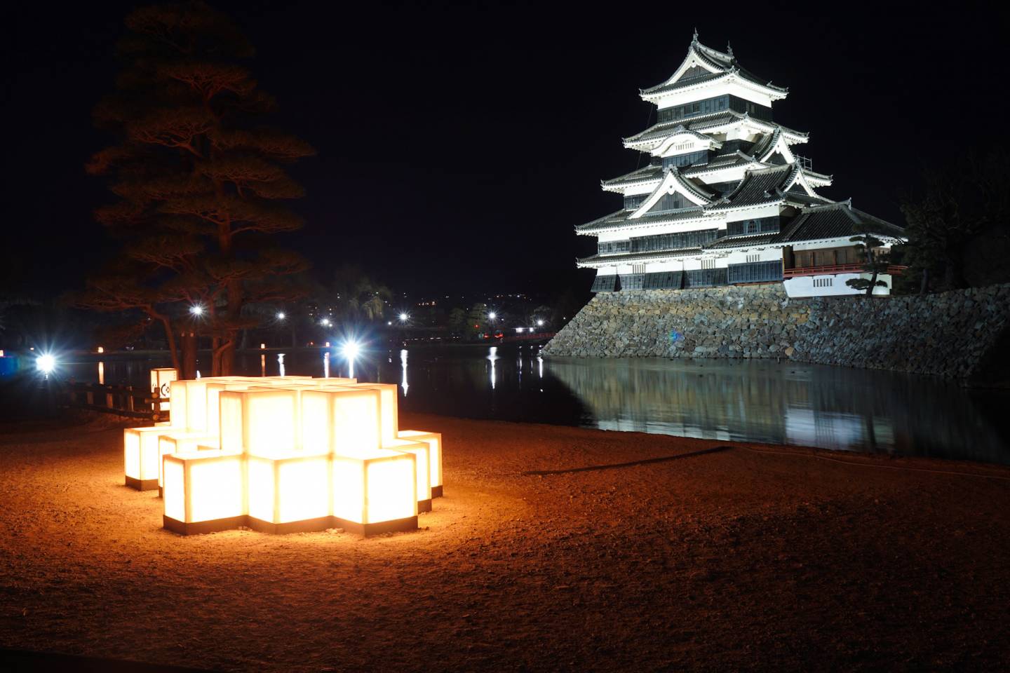 Burg Matsumoto bei Nacht