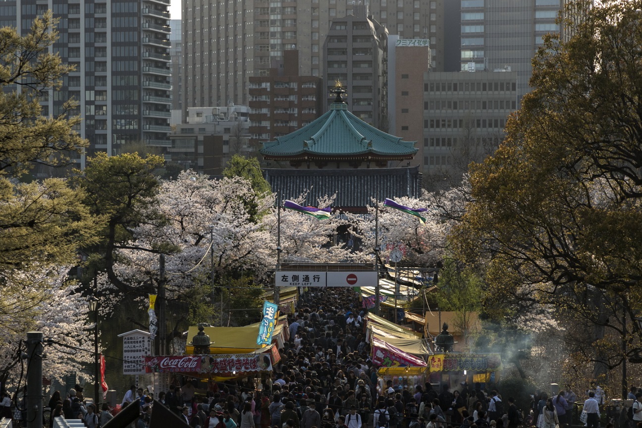 Blick auf den Shinobazunoike Benten-dō Tempel