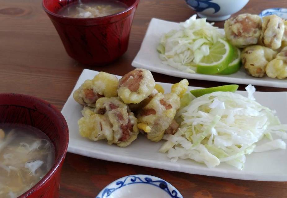 Frittierte Champignons im Teigmantel mit japanischem Dip