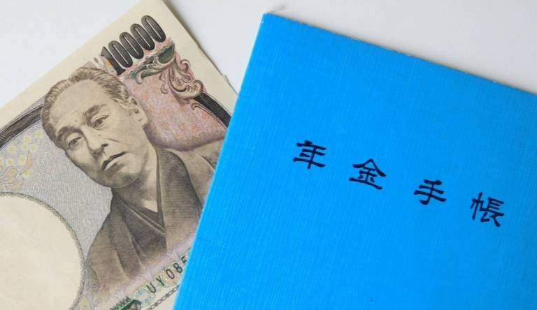 Japanisches Rentenhandbuch und Geld