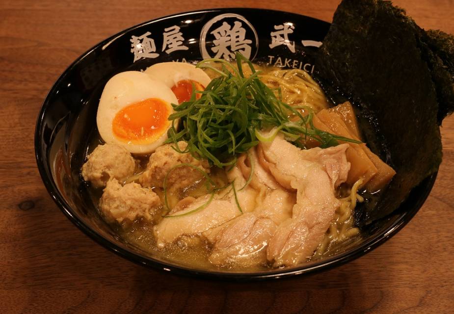 Tokyo Ramen Takeichi: Leckere Nudelsuppen auf Basis von Hühnerbrühe ...