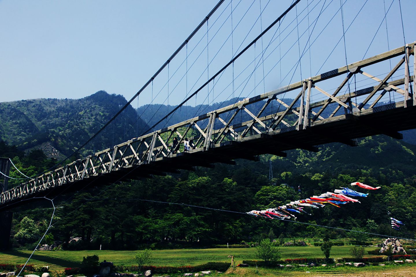 Japans größte Holzbrücke, die Momosuke-Brücke im Kiso-Tal