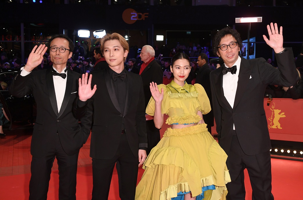 Eröffnung der Berlinale 2018: (v. r.) Yukisada Isao, Nikaidō Fumi, Yoshizawa Ryō und ein nicht genannter Gast.