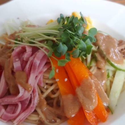 Hiyashi Chūka: Kalte Rāmen mit Sesamsauce