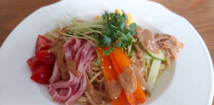 Hiyashi Chūka: Kalte Rāmen mit Sesamsauce