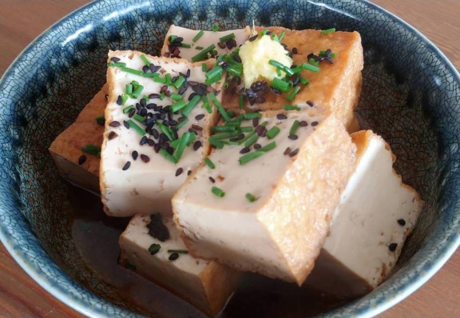 Atsuage no nimono: Frittierter Tofu in herzhaft-süßer Sauce