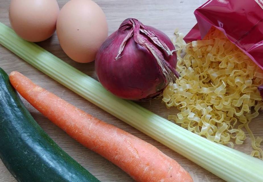 Zutaten für Yakisoba mit Spiegelei