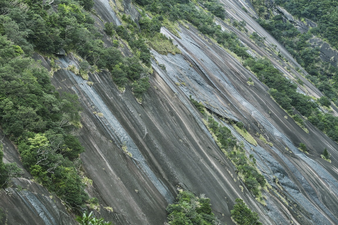 Bergwände auf Yakushima