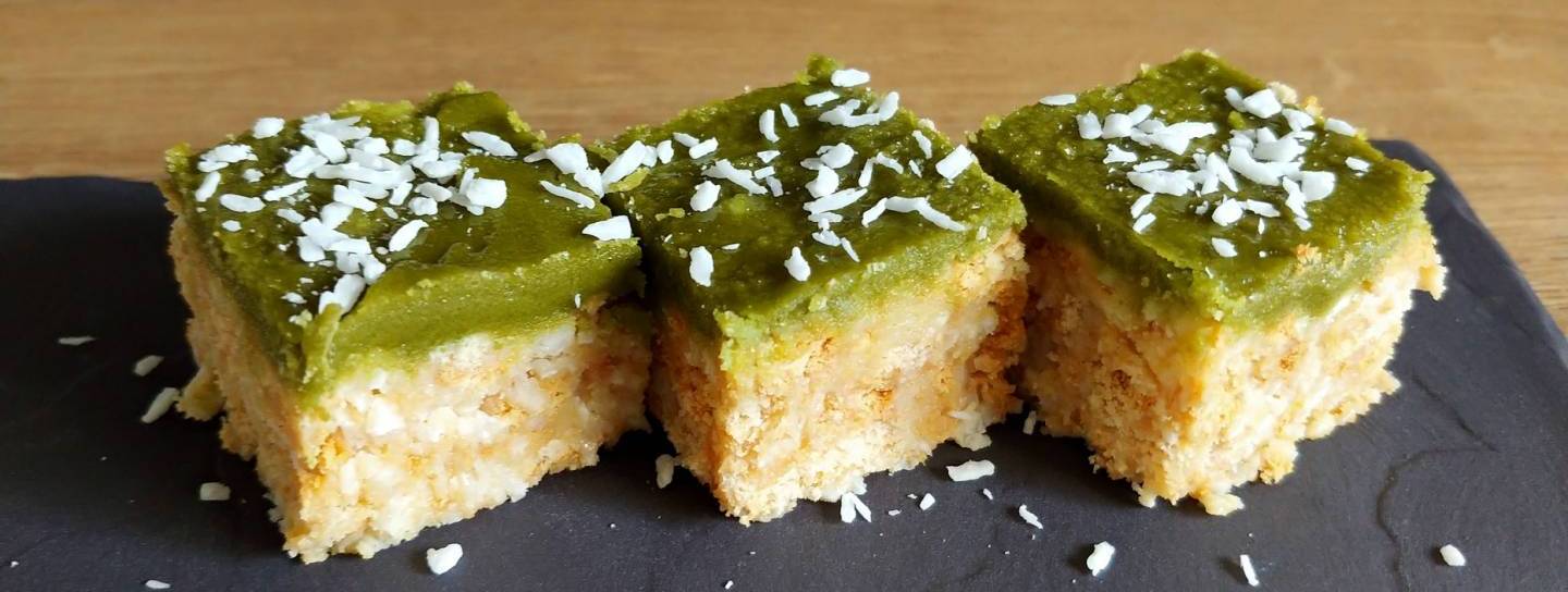 Matcha-Kokos-Schnitten: Süßer Snack zum Tee | JAPANDIGEST