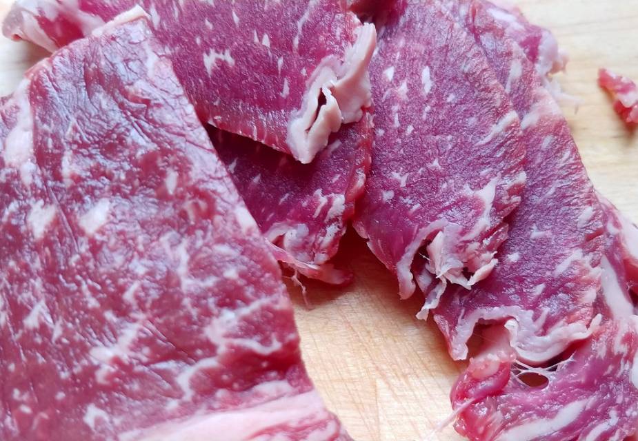 Gebratenes Rindfleisch mit Sojasprossen | JAPANDIGEST