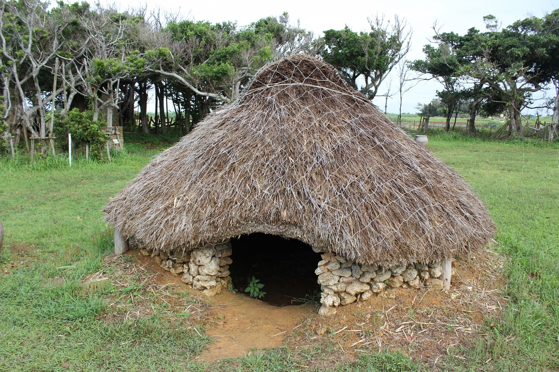 Grubenhaus in Nakabaru, Präfektur Okinawa