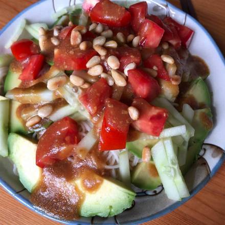 Somen-Salat mit Miso-Apfel-Dressing