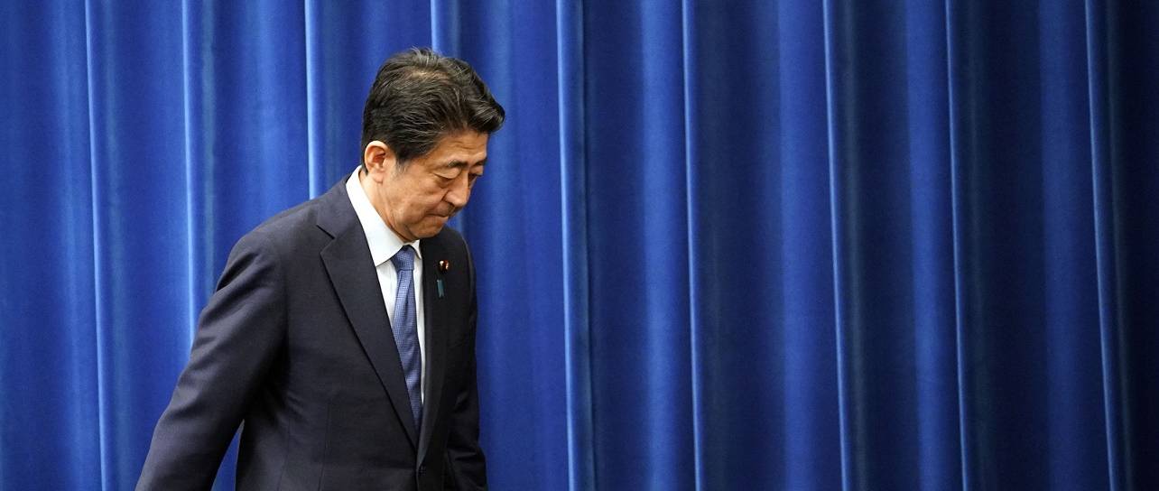 Abe Shinzô bei Pressekonferenz