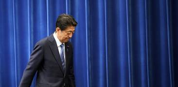 Abe Shinzô bei Pressekonferenz
