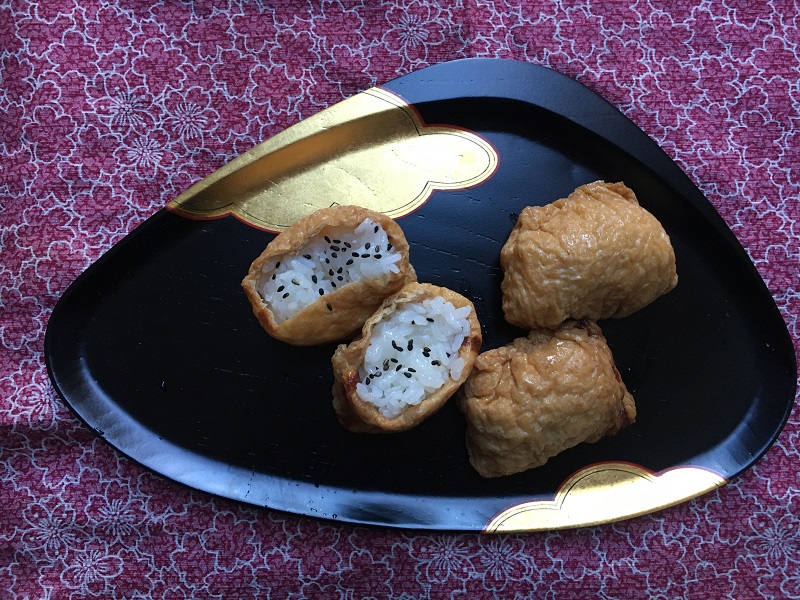 Gefüllte Inari-Sushi