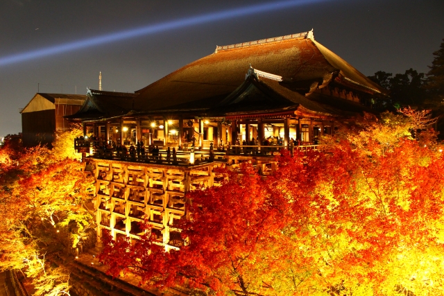 Momiji am Kiyomizu-dera im Herbst.
