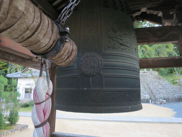 Glocke in einem Tempel