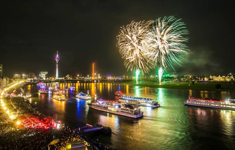 Feuerwerk am Japan-Tag in Düsseldorf