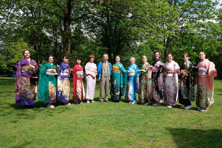 Frauen im Kimono auf dem Meerbuscher Kirschblütenfest