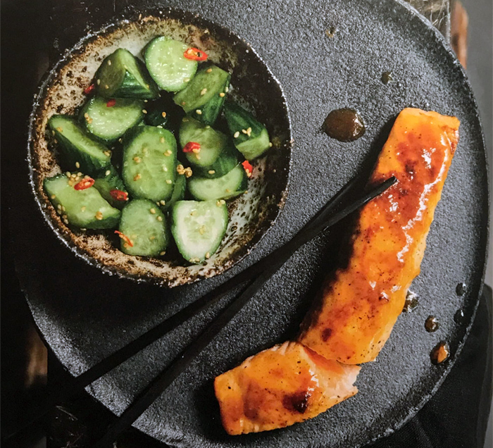 Janina Uhses Lachs mit Miso-Butter und Gurkensalat