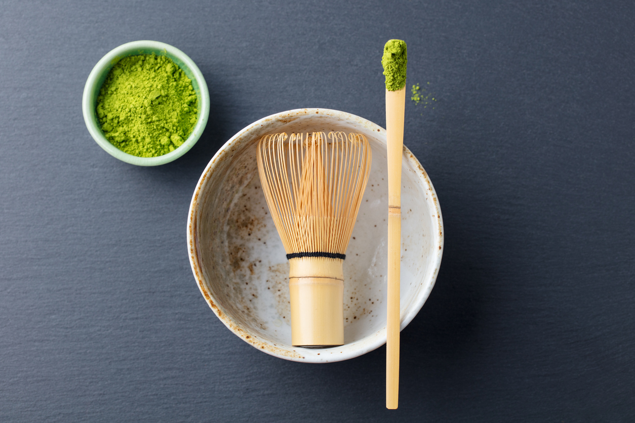 Utensilien für die Zubereitung von Matcha