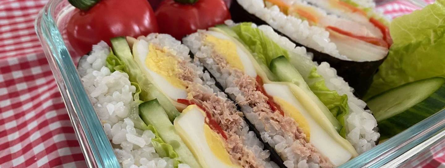 Lunchbox mit Reissandwiches