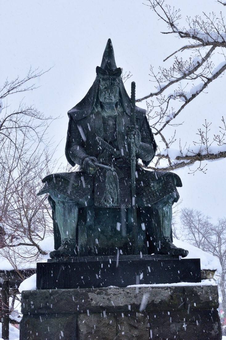 Gedenkstatue für Uesugi Kenshi