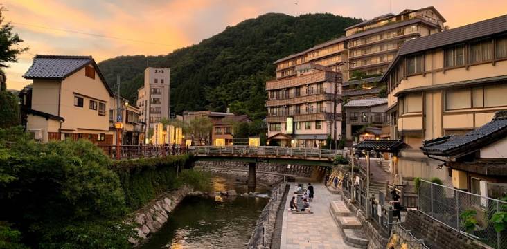 Yumura Onsen im Abendrot