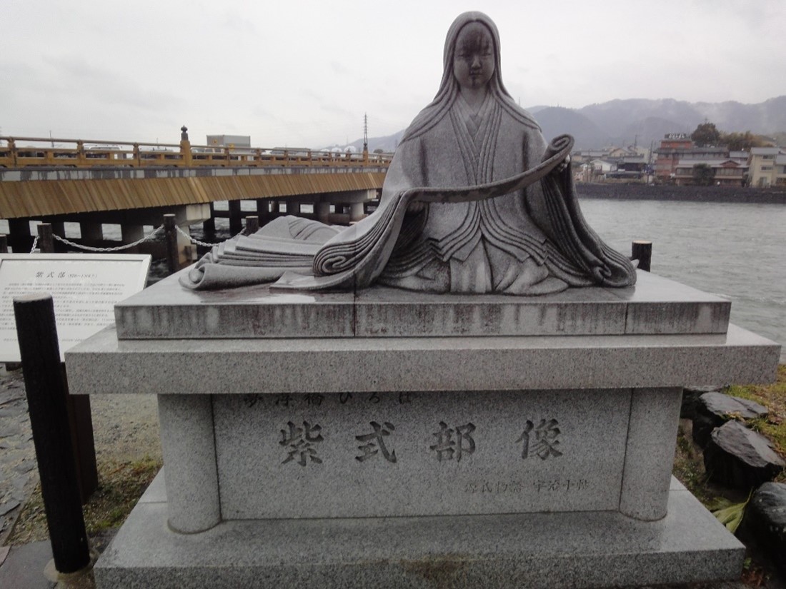 Statue Murtasaki Shikibu