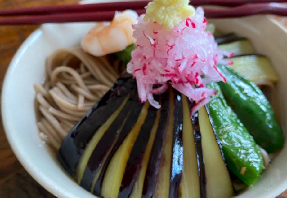 Kalte Soba-Nudeln in aromatischer Grüntee-Sauce | JAPANDIGEST