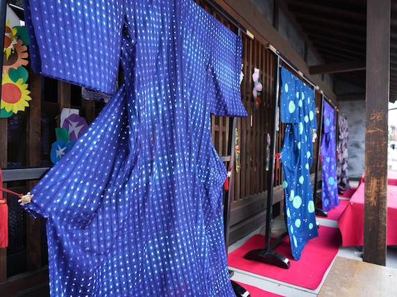 Yukata-Herstellung in traditioneller Batikkunst in Arimatsu