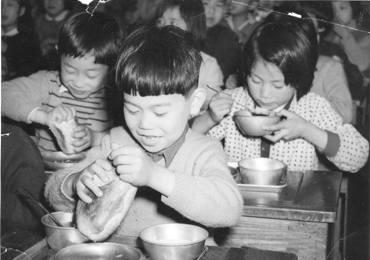 Schulkinder in Japan