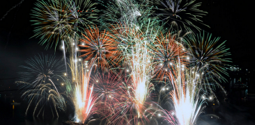 Feuerwerk im Hafen von Hiroshima