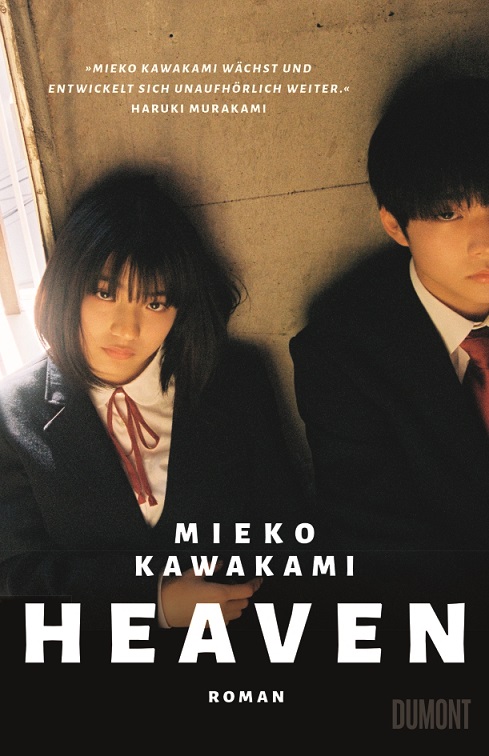 Romancover "Heaven" von Kawakami Mieko: Zwei japanische Teenager in Schuluniform schauen mit leerem Blick in die Kamera