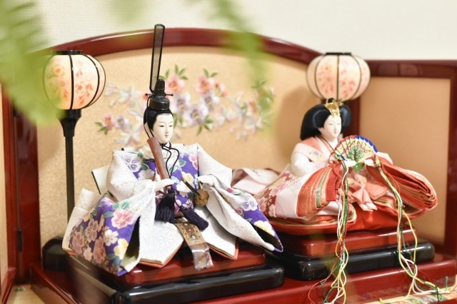 Das japanische Kaiserpaar als Puppen